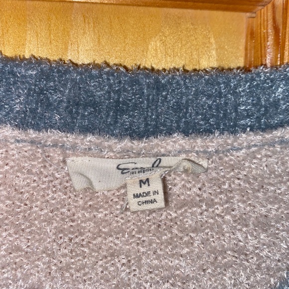 Sweater - Picture 2 of 2